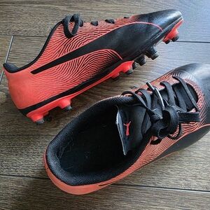 Puma Men's Black and Red Soccer Cleats
